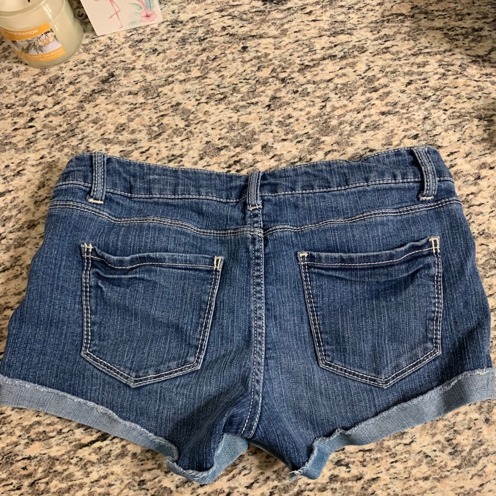 Shorts - Picture 2 of 3